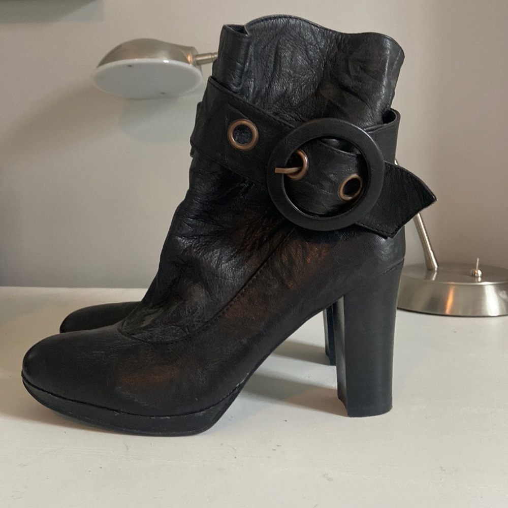 Two Lips Heeled Boots